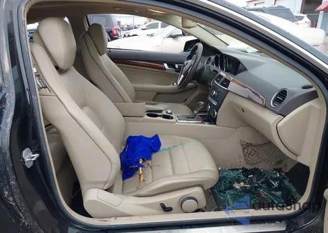 2012 Mercedes-Benz C 250 из США, поврежденный, VIN WDDGJ4HB0CF755536